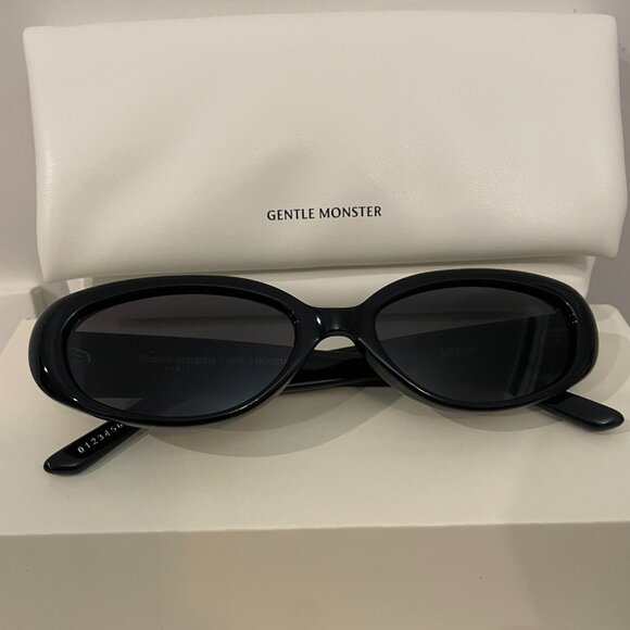Gentle Monster Statement Black Sunglasses – Trendy Retro Street Style main image 12